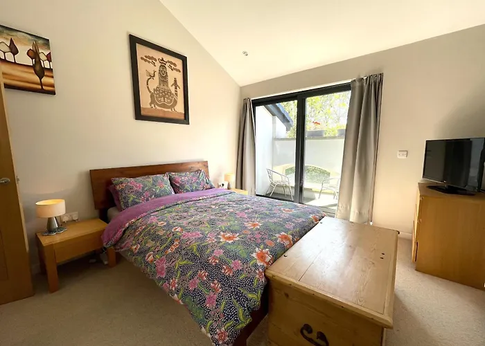 Hampton Hall - Wonderful Converted In Redland