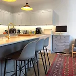 Hampton Hall - Wonderful Converted In Redland Holiday home