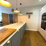 Hampton Hall - Wonderful Converted In Redland Holiday home