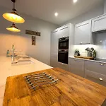 Hampton Hall - Wonderful Converted In Redland Bristol