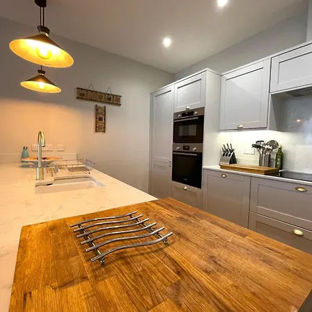 Hampton Hall - Wonderful Converted In Redland Bristol