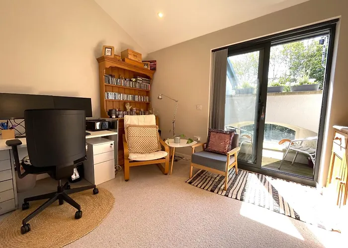 בית נופש Hampton Hall - Wonderful Converted In Redland *