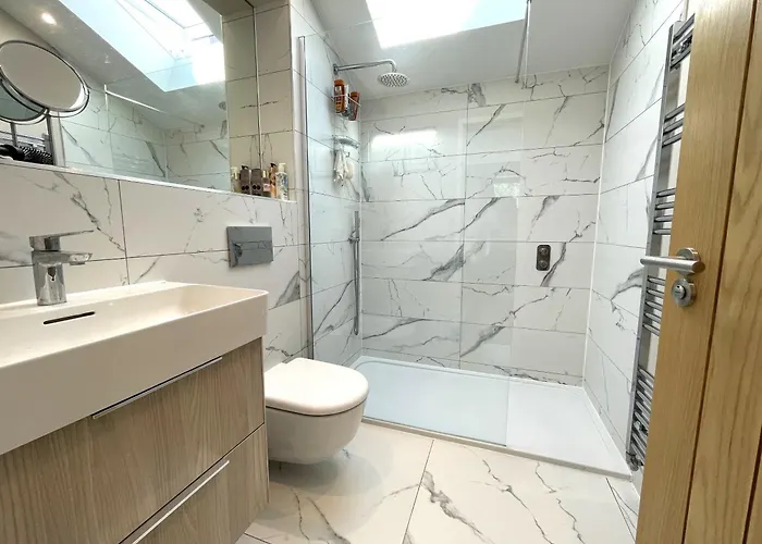 Hampton Hall - Wonderful Converted In Redland Holiday home *