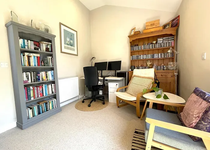 Hampton Hall - Wonderful Converted In Redland בית נופש