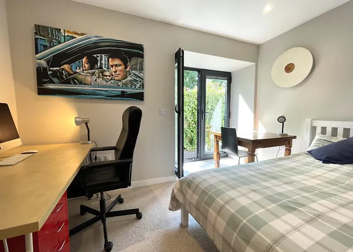 Hampton Hall - Wonderful Converted In Redland Bristol