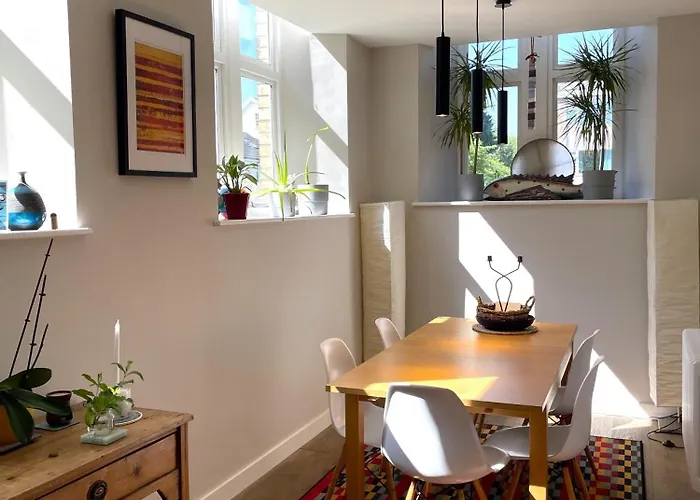 Hampton Hall - Wonderful Converted In Redland בית נופש