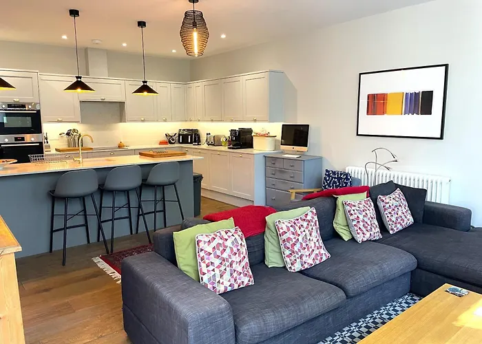 Hampton Hall - Wonderful Converted In Redland Holiday home *