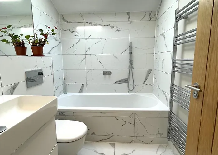 Hampton Hall - Wonderful Converted In Redland Bristol