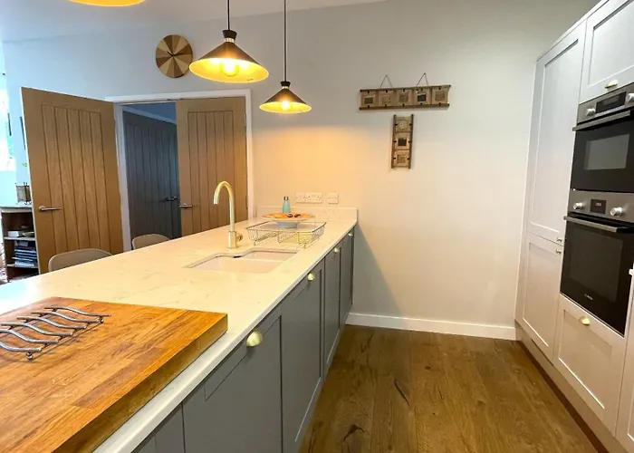 Hampton Hall - Wonderful Converted In Redland בית נופש