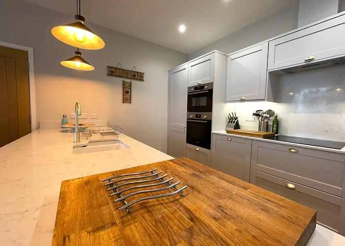 Hampton Hall - Wonderful Converted In Redland Bristol