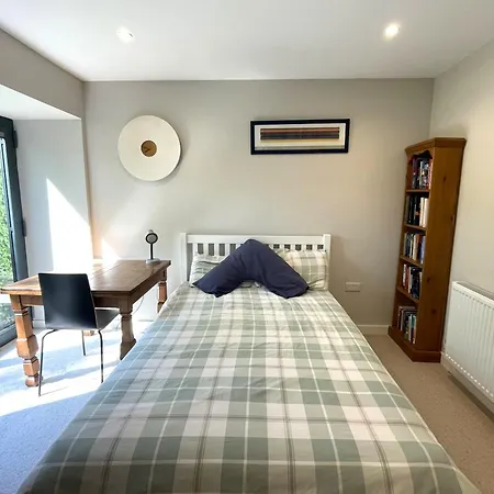 Hampton Hall - Wonderful Converted In Redland