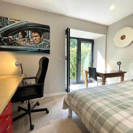 Hampton Hall - Wonderful Converted In Redland Bristol