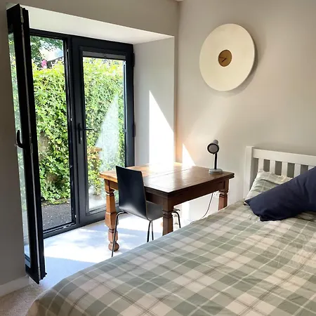 Hampton Hall - Wonderful Converted In Redland