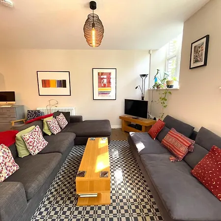 Hampton Hall - Wonderful Converted In Redland Bristol