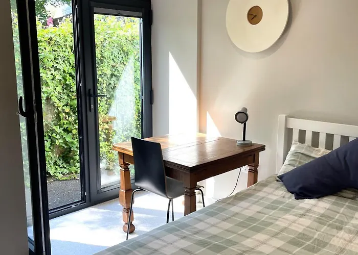 Hampton Hall - Wonderful Converted In Redland