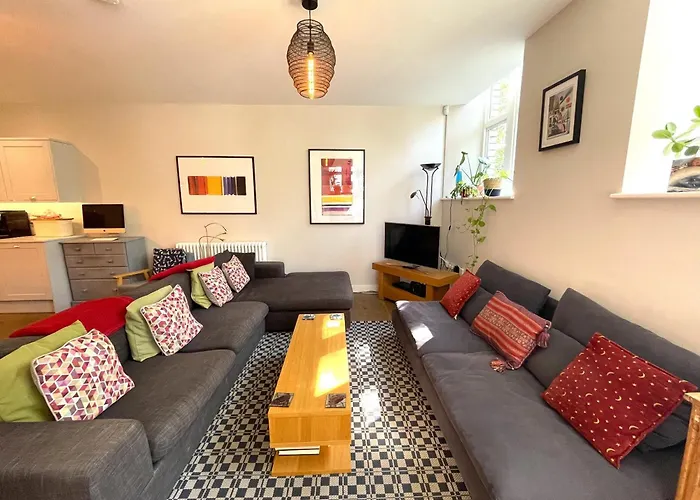 Hampton Hall - Wonderful Converted In Redland Bristol